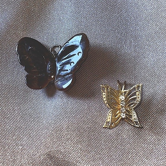 Vintage Butterfly Pendants Gold Filigree with Rhinestones and Carved Tiger’s Eye - Picture 10 of 11